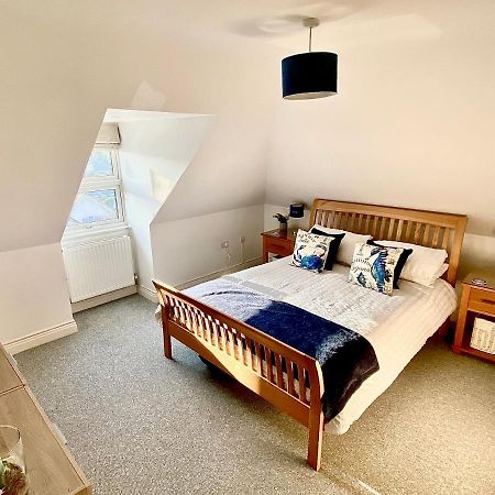 Swanage Holiday Penthouse Apartment, Moments From Beach And Town, On Site Parking, Fast Wifi, Sleeps Up To 6, Rated Exceptional Extérieur photo