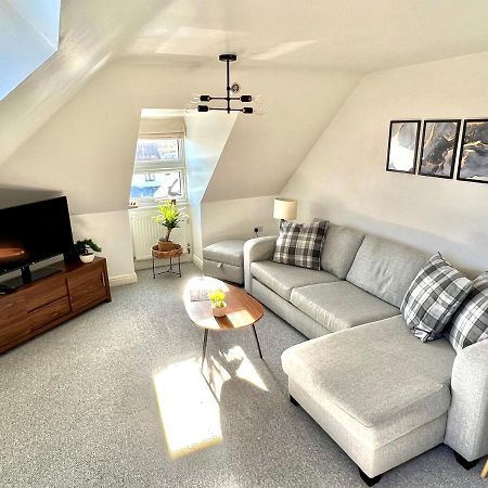 Swanage Holiday Penthouse Apartment, Moments From Beach And Town, On Site Parking, Fast Wifi, Sleeps Up To 6, Rated Exceptional Extérieur photo