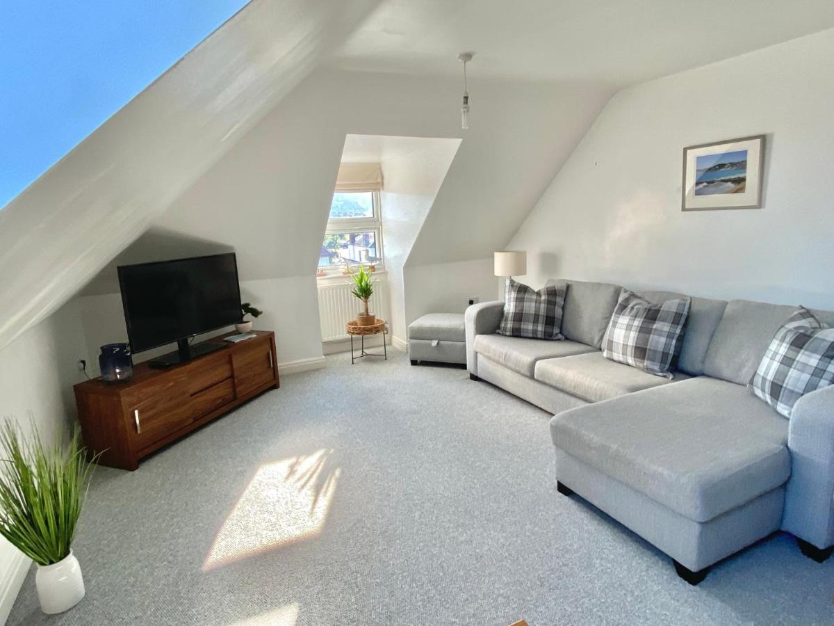 Swanage Holiday Penthouse Apartment, Moments From Beach And Town, On Site Parking, Fast Wifi, Sleeps Up To 6, Rated Exceptional Extérieur photo