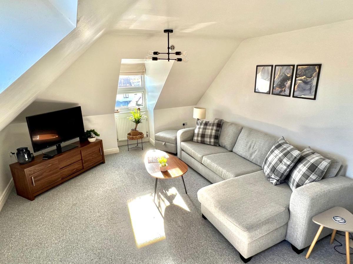 Swanage Holiday Penthouse Apartment, Moments From Beach And Town, On Site Parking, Fast Wifi, Sleeps Up To 6, Rated Exceptional Extérieur photo